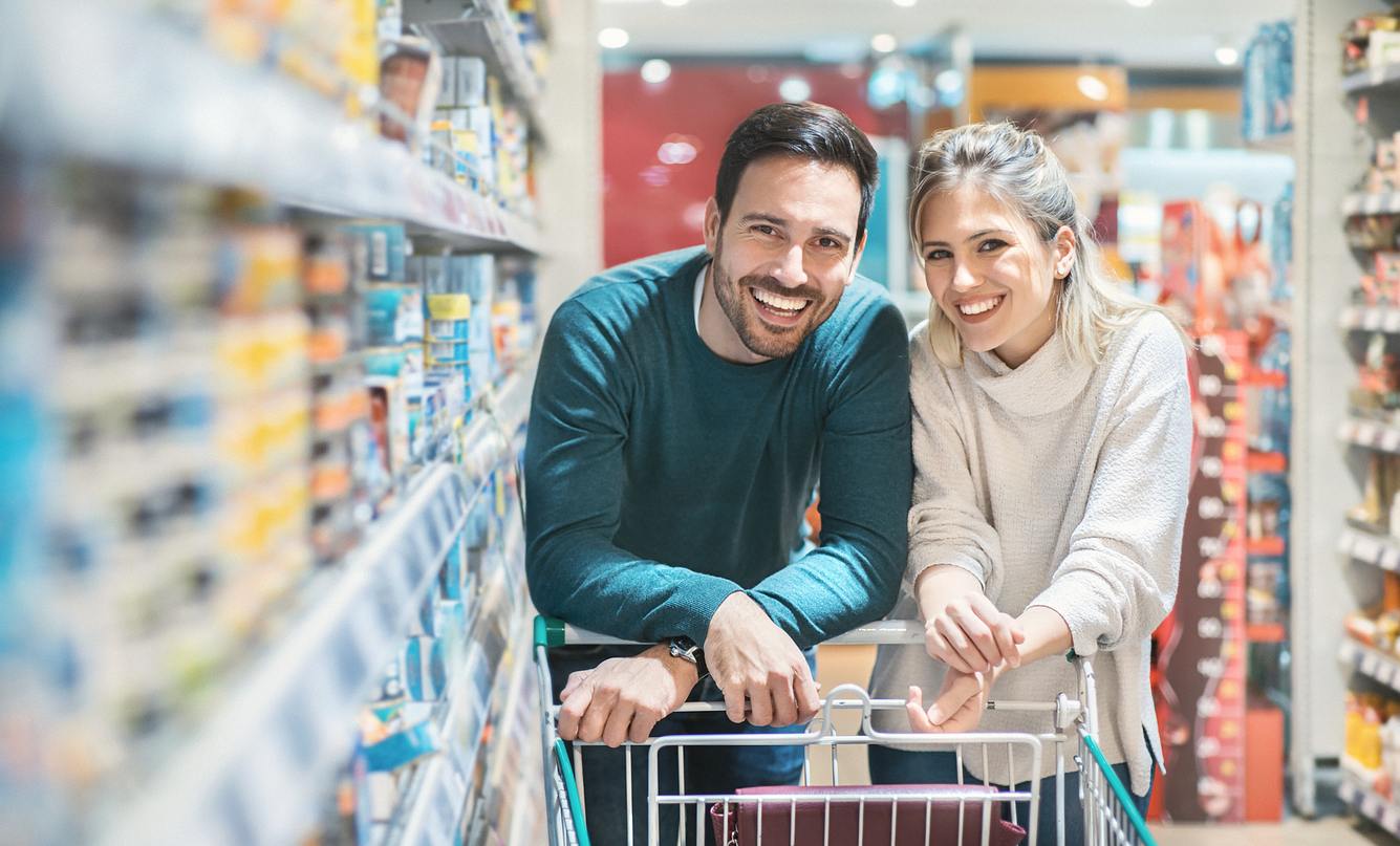 Vor allen anderen testen: Erster Online-Probiersupermarkt ohne Preise eröffnet Paar im Supermarkt