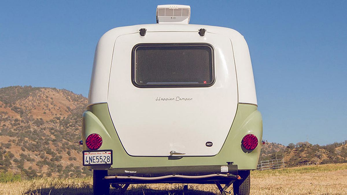 Happier Camper: VW Bus inspirierter Retro-Wohnwagen
