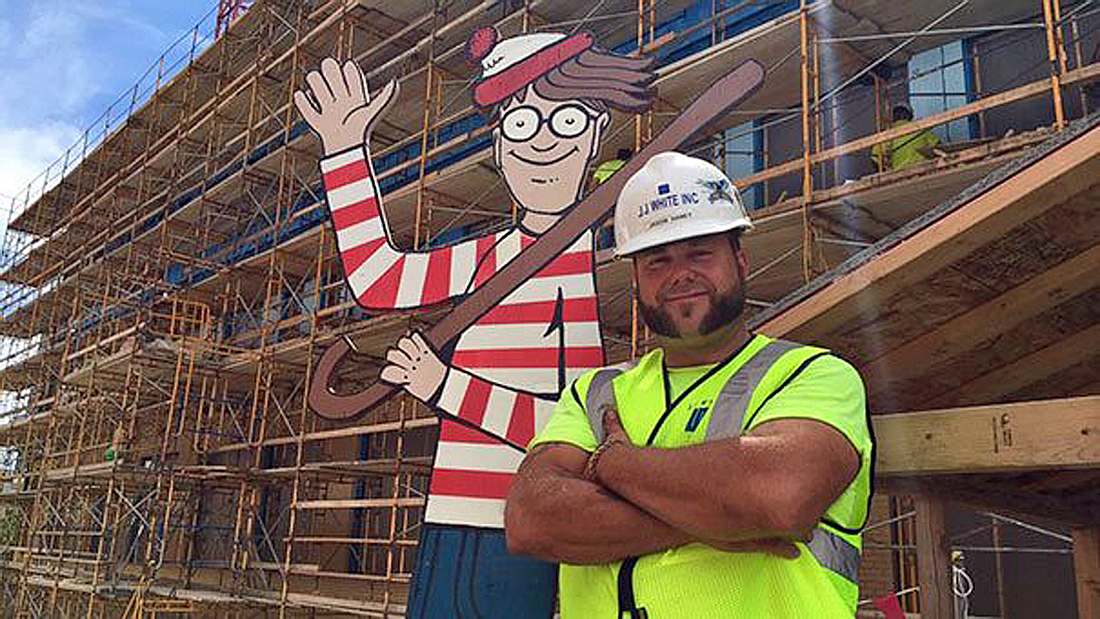 Bauarbeiter Jason Henley hat in einem Kinderkrankenhaus in Indiana eine Pappfigur von Wo ist Walter? versteckt?