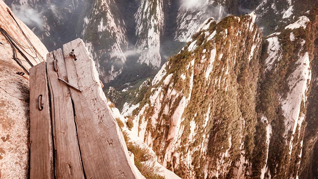 Hushuan: Den Abgrund unter den Füßen Der Pfand den Huashan hinauf