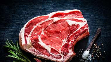 Rib-Eye-Steak - Foto: iStock/fcafotodigital