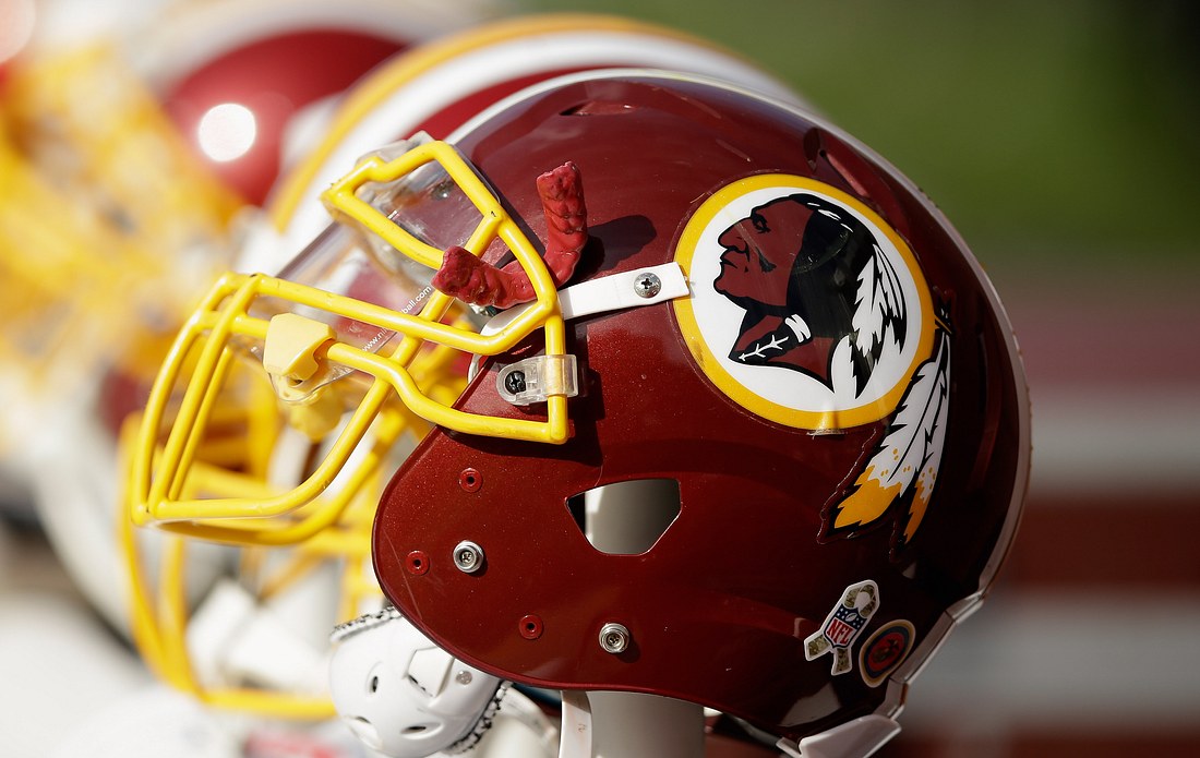 NFL-Team Washington Redskins wird umbenannt Helm der Washington Redskins