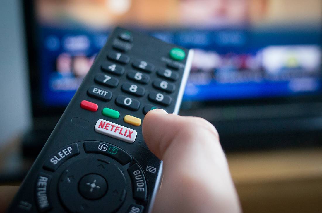 Wegen Corona: EU will, dass Netflix die Bildqualität verringert Fernbedienung mit Netflix-Taste