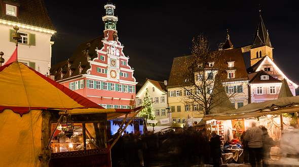 Weihnachtsmarkt in Stuttgart-Esslingen - Foto: iStock / killerbayer