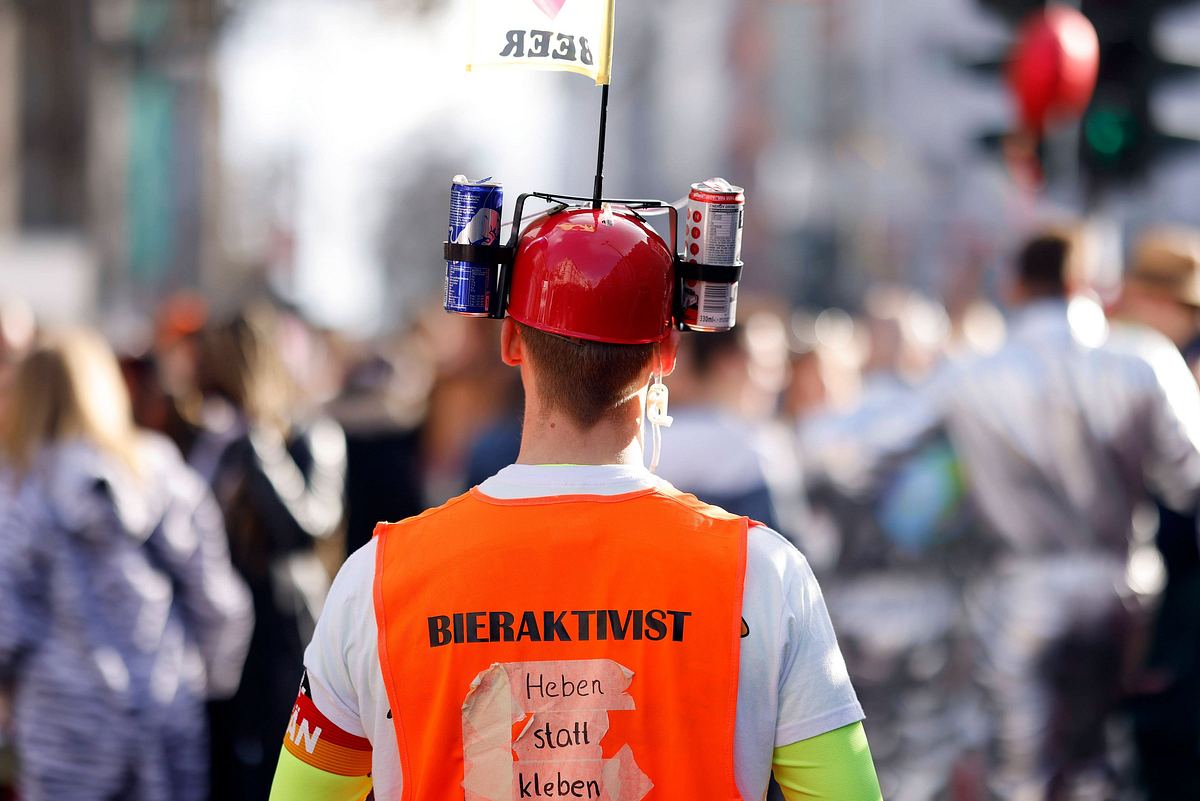 Mann beim Karneval