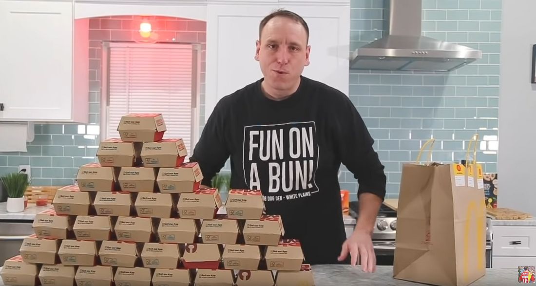 U.S.-Amerikaner stellt neuen Weltrekord im Big-Mac-Essen auf Joey Chesnut und 32 Big Macs