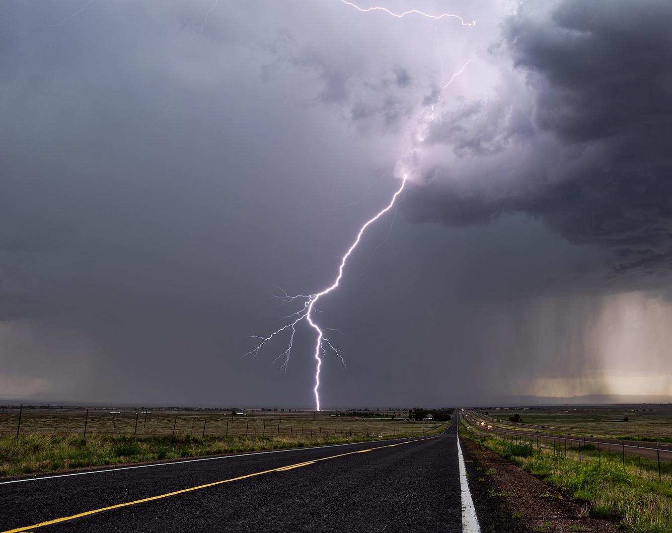 Wetter-Phänomen schockt Deutschland Blitz am Himmel