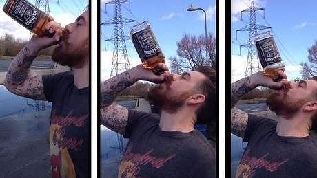Will Williams trinkt eine Flasche Jack Daniels aus ex - Foto: YouTube/WillWilliams