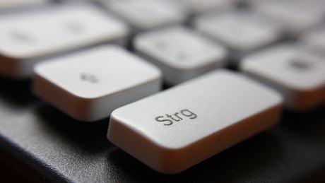 Tastatur am Rechner - Foto: iStock/glashaut