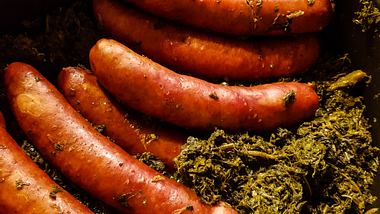 Grünkohl und Wurst - Foto: iStock/Andreas Steidlinger