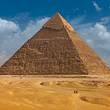 Ägyptische Pyramide - Foto: iStock/ugurhan