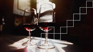 Zwei Gläser mit Wein - Foto: iStock /  Pike, Collage / bearbeitet durch Männersache