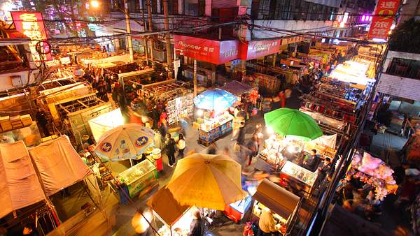 Nachtmarkt in Wuhan - Foto: iStock / xenotar