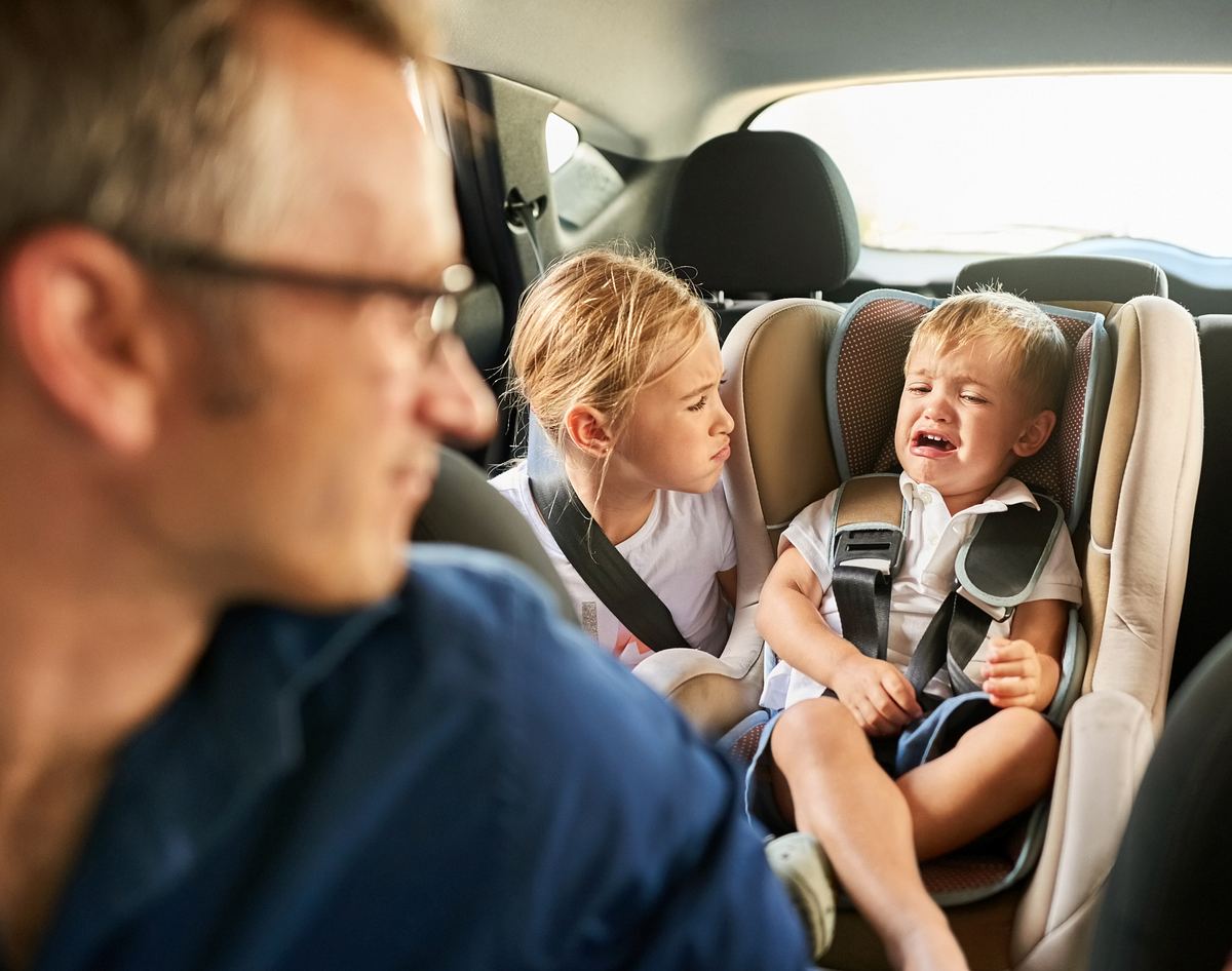 Wutanfall von Kind im Auto