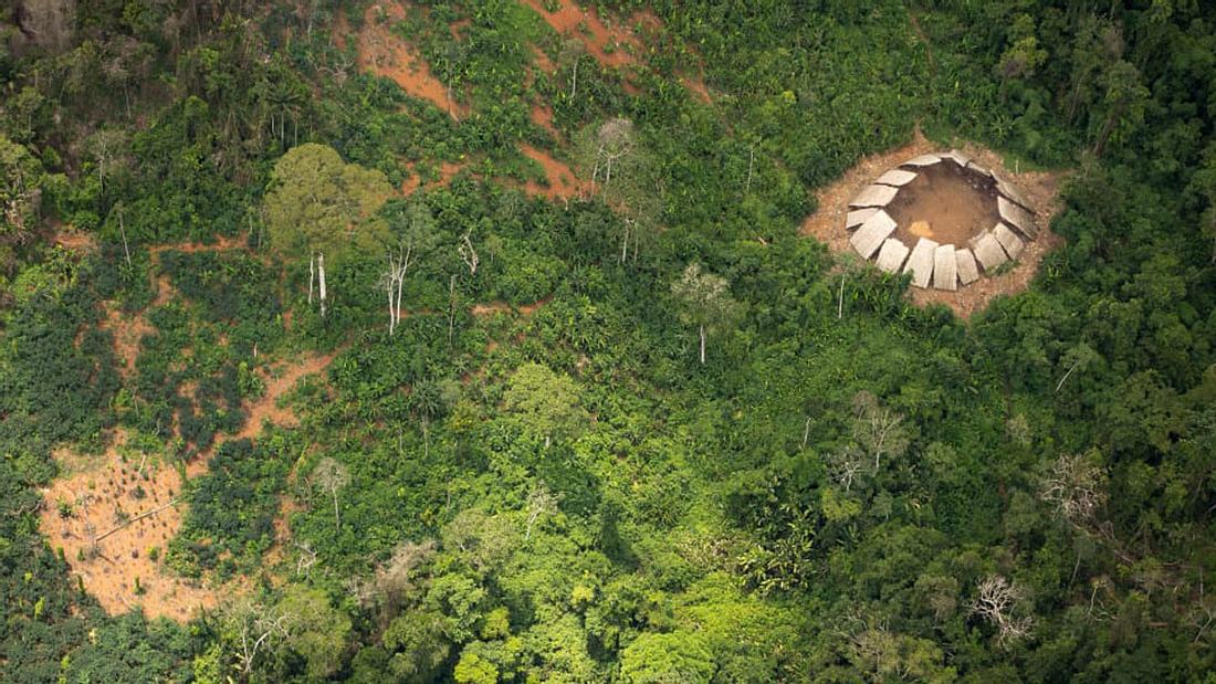 Zuhause im Regenwald: der brasilianische Yanomami-Stamm Foto: Guilherme Gnipper
Trevisan/Hutukara Der Lebensraum des Yanomami-Stammes ist akut gefährdet