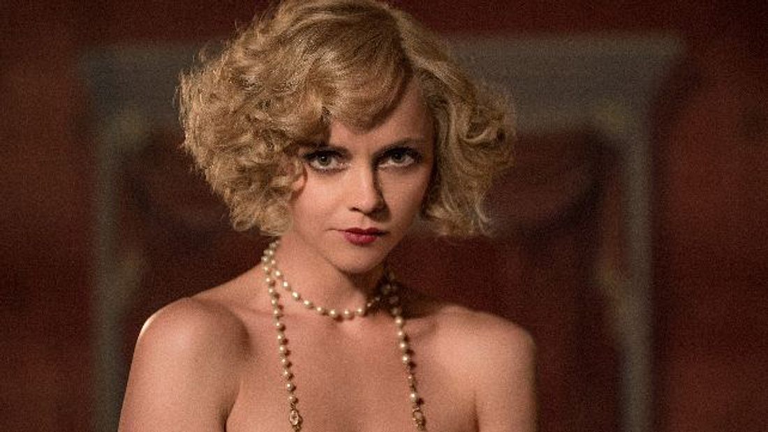 Z - The Beginning of Everything: Christina Ricci als Zelda Fitzgerald Z - The Beginning of Everything: Christina Ricci als Zelda Fitzgerald