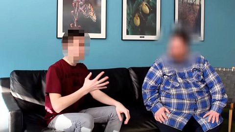 Zeitreisender trifft sein Zukunfts-Ich - Foto: YouTube / Apex TV