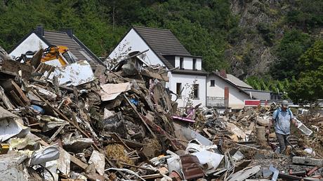 Zerstörung nach Flutkatastrophe - Foto: Getty Images / CHRISTOF STACHE