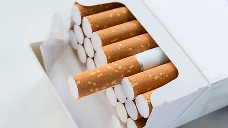 Zigarettenschachtel - Foto: iStock / Tarzhanova